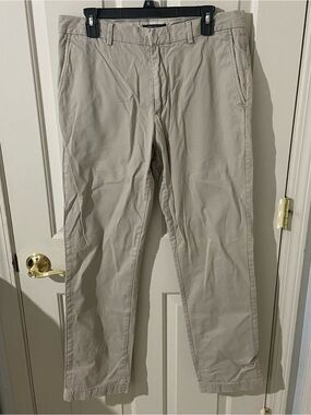 Banana Republic Men's Aiden Chinos in Beige-Tan